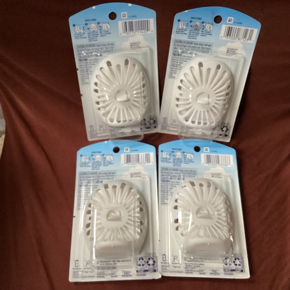 Febreze Bathroom/Small Spaces Air Freshener Bundle - Picture 4 of 6